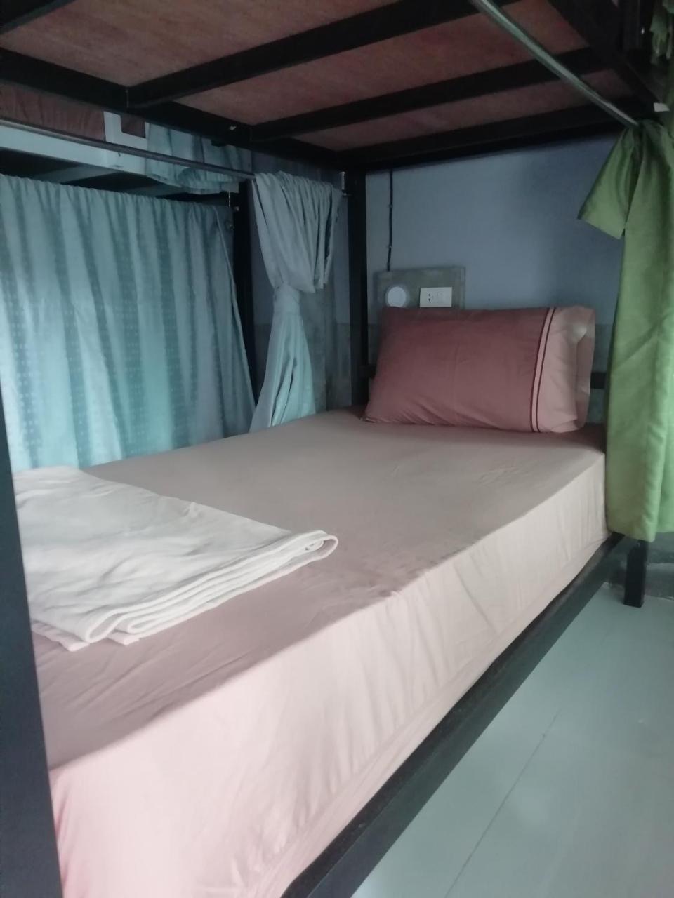 Neverland Dorm Phi Phi Don Exterior photo