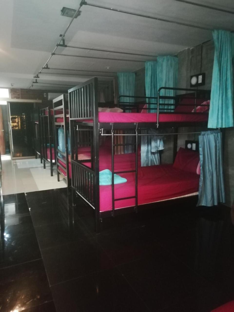Neverland Dorm Phi Phi Don Exterior photo